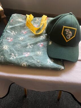 Oakland A's Green & Yellow Cap with Matching Tote